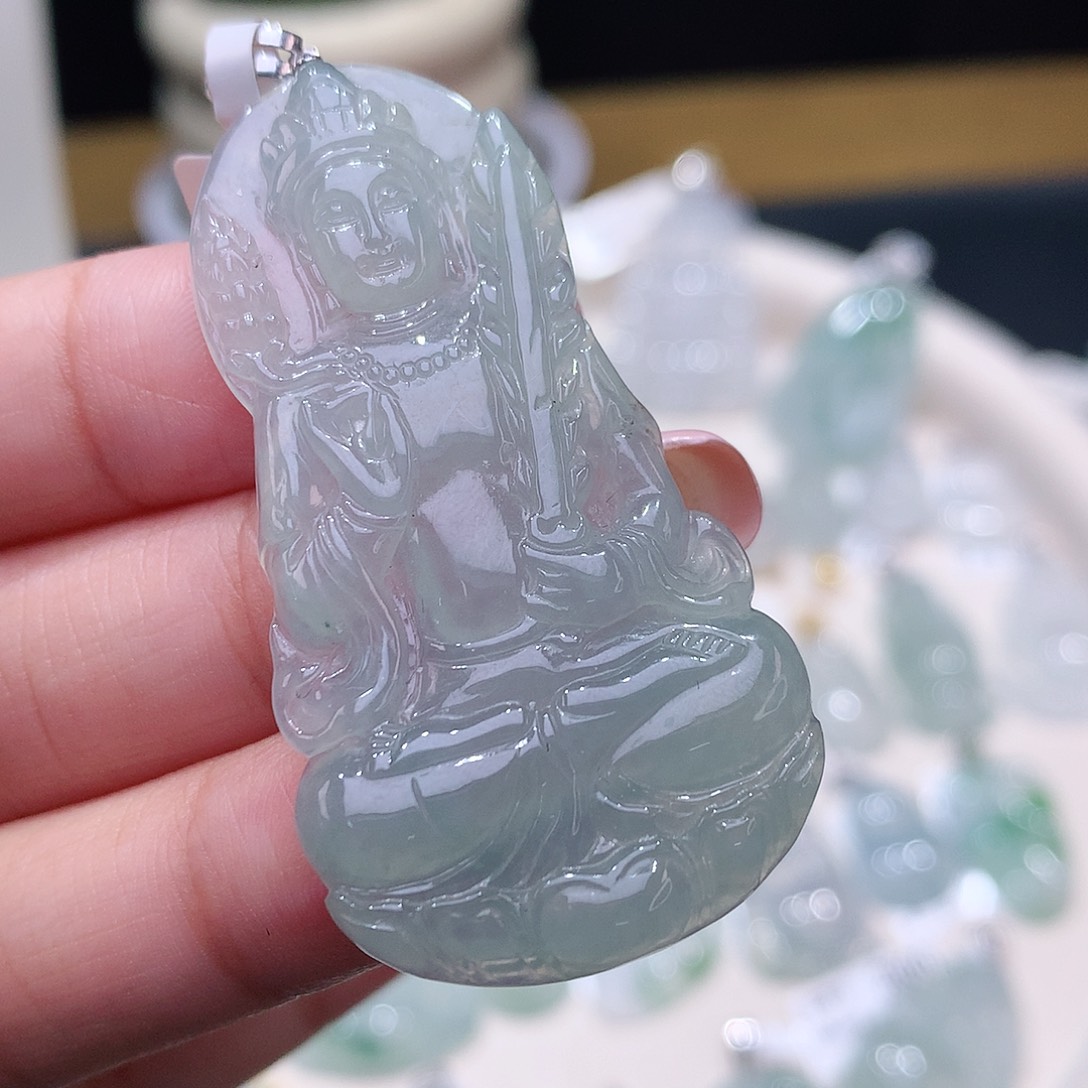 颈饰18K金镶嵌翡翠虚空藏