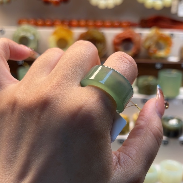 蛇纹石玉未镶嵌戒指内径19.3