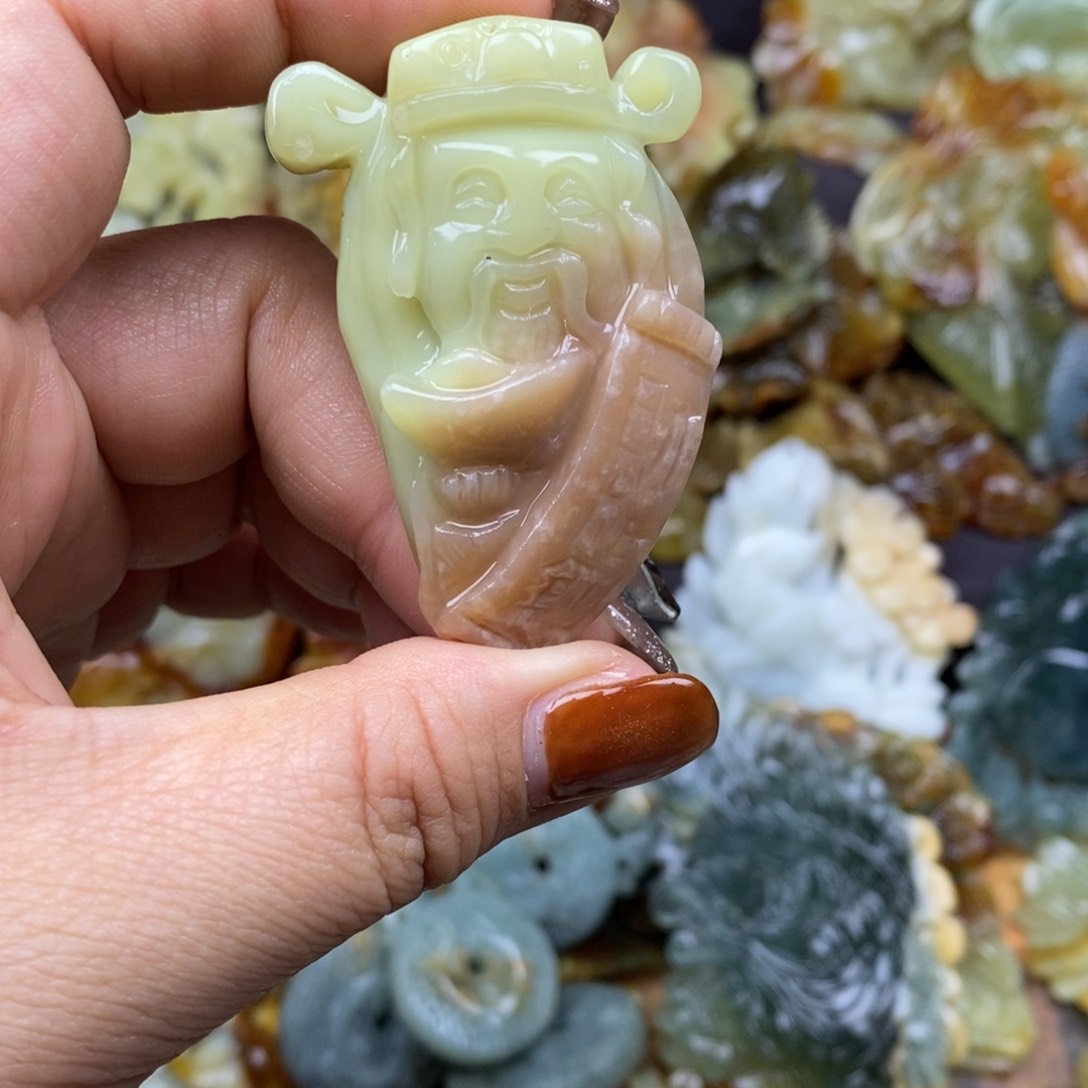 蛇纹石玉颈饰未镶嵌