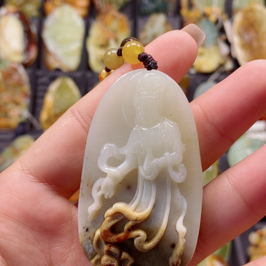 未镶嵌蛇纹石玉颈饰
