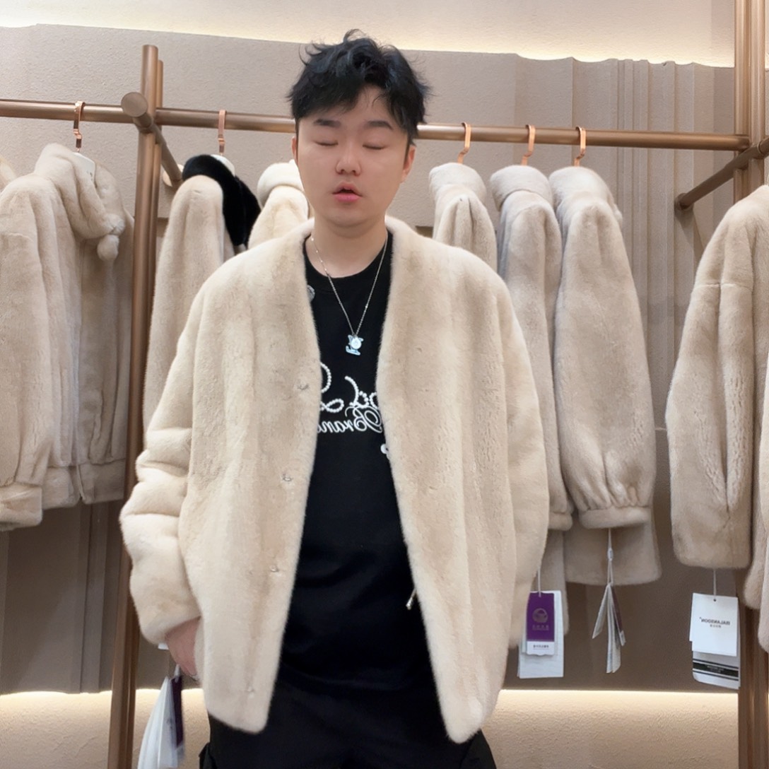 巧***酱82353米黄原色水貂外套