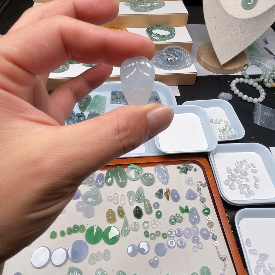 未镶嵌翡翠耳饰1