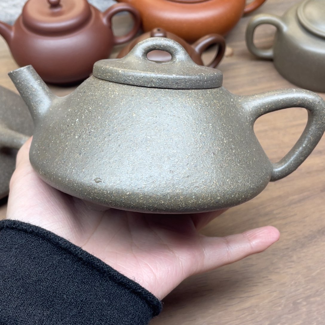 卫***手紫砂茶壶280cc.      