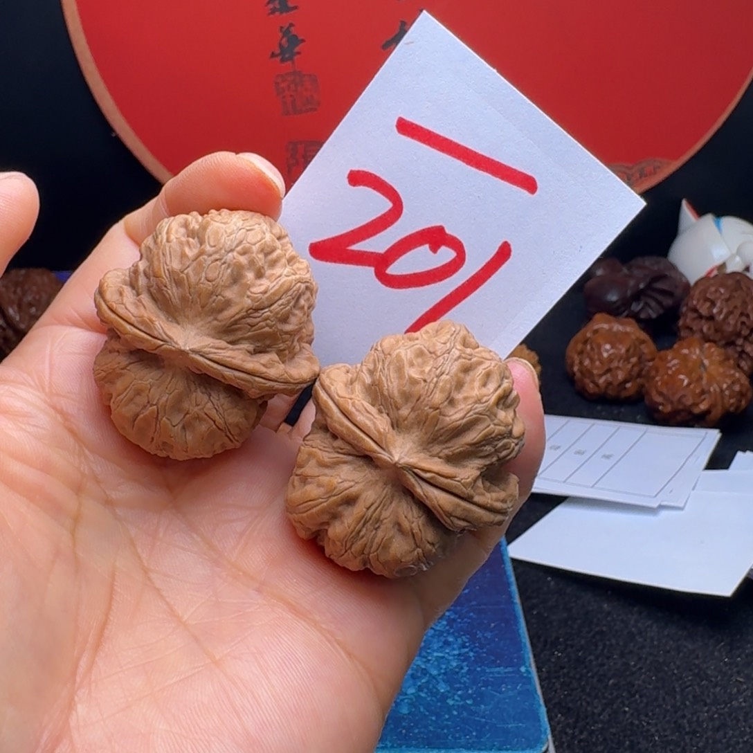 文玩核桃把件40红皮元宝