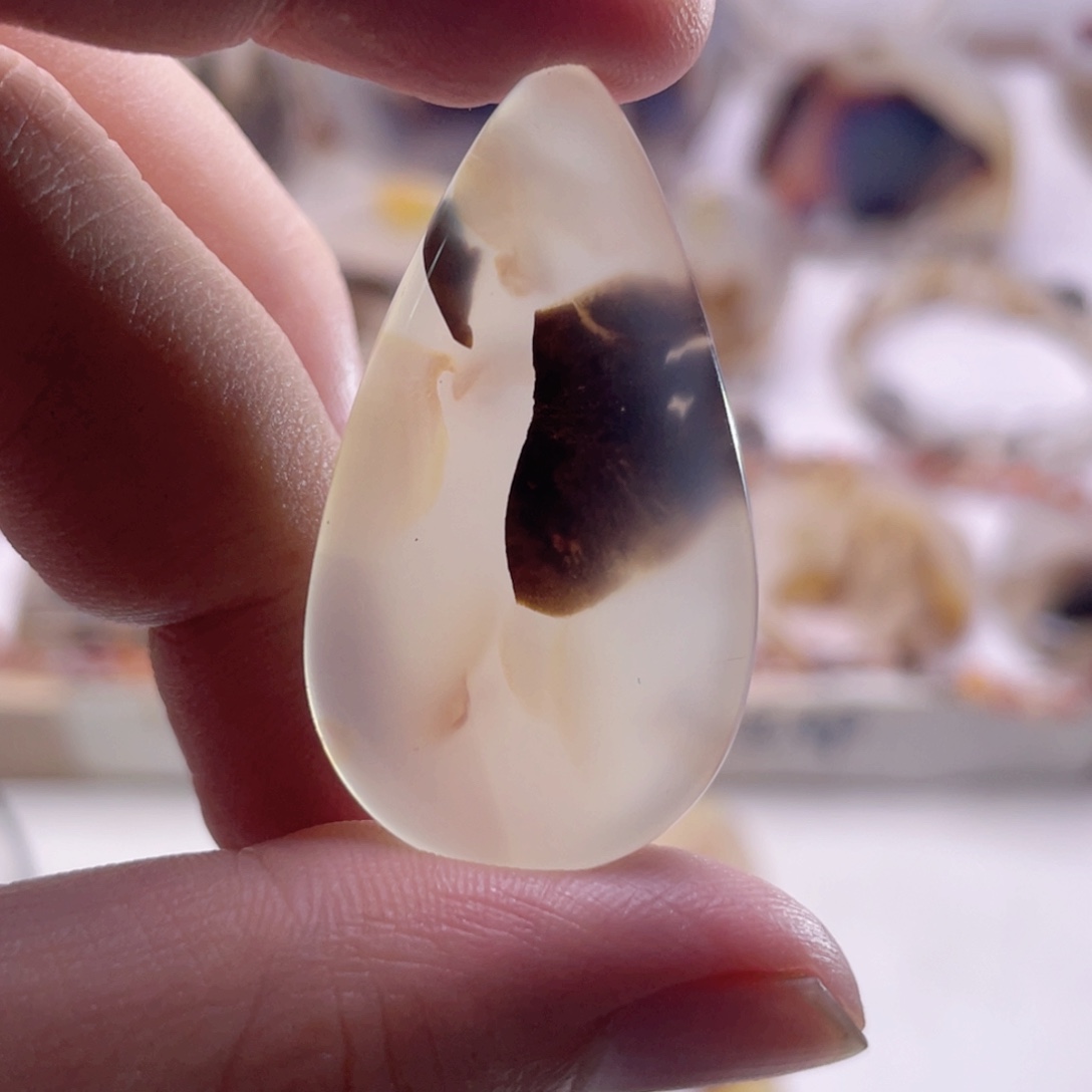 玛瑙/玉髓未镶嵌珠宝奇石
