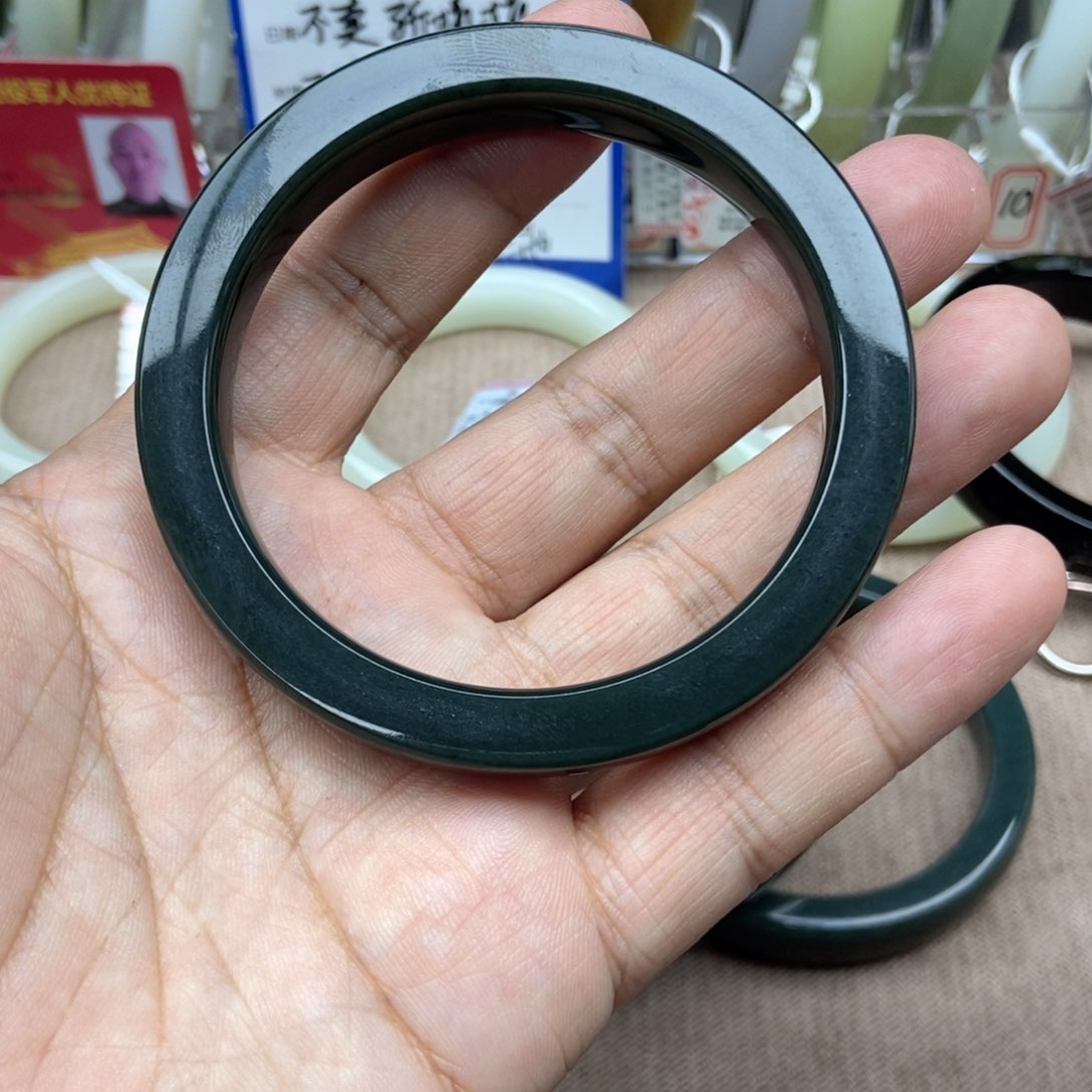 和田玉手镯未镶嵌精*61