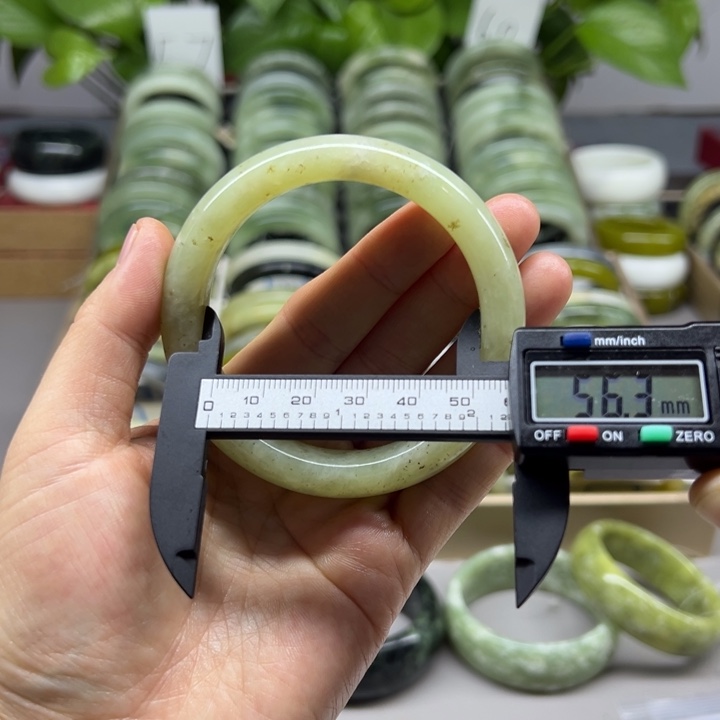 蛇纹石玉未镶嵌手镯4