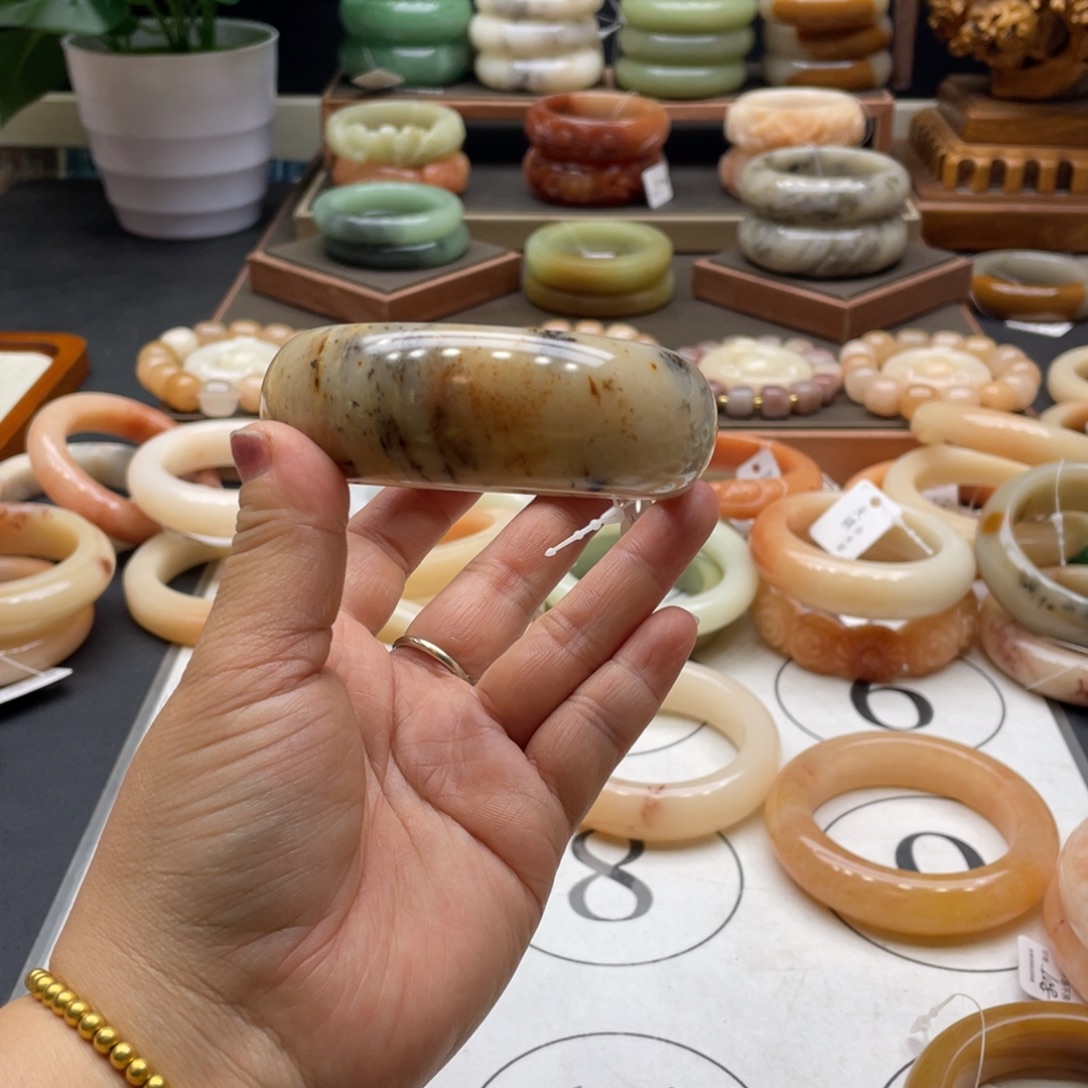 有***猫石英岩玉未镶嵌手镯