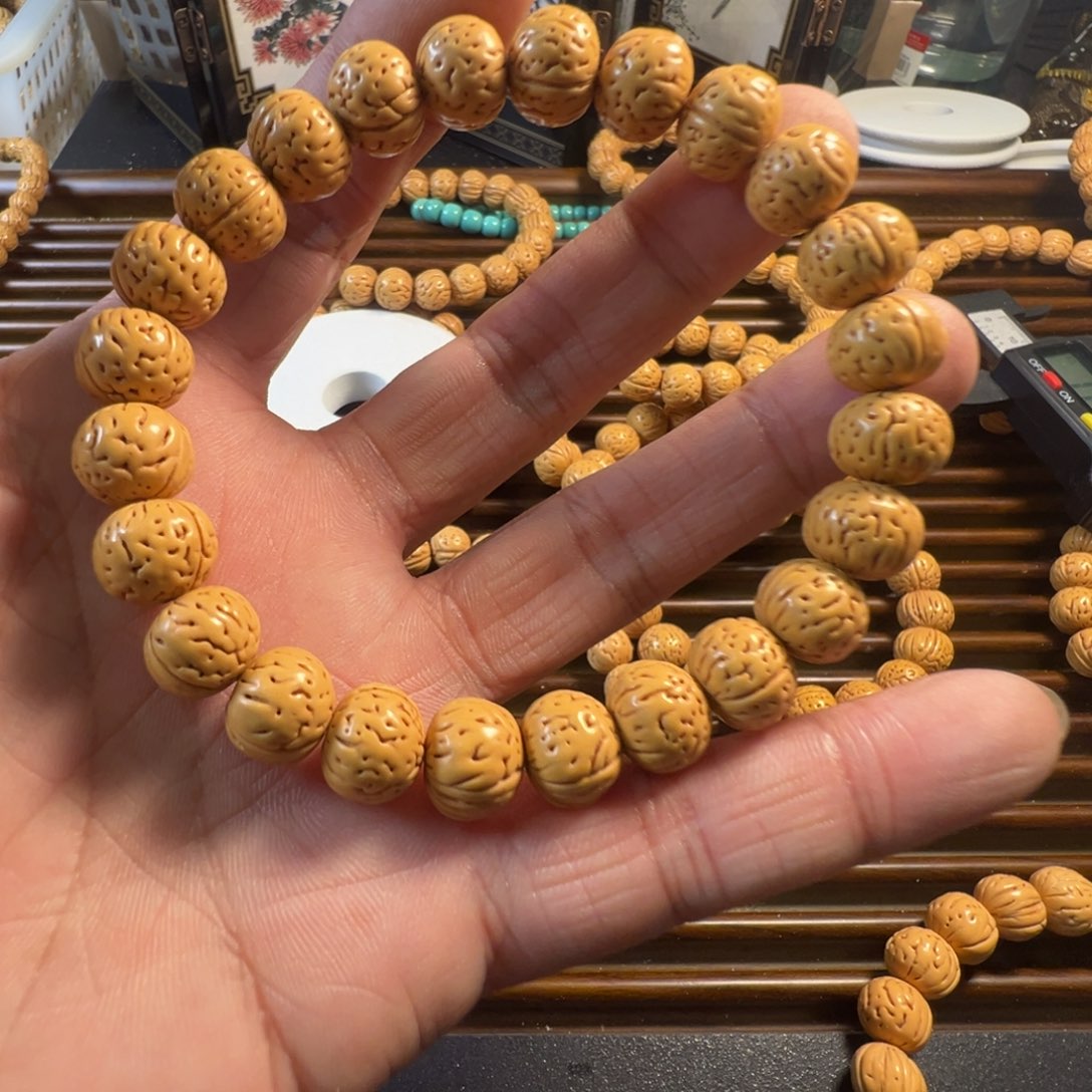 ღ***年野生黄桃尺寸12左右