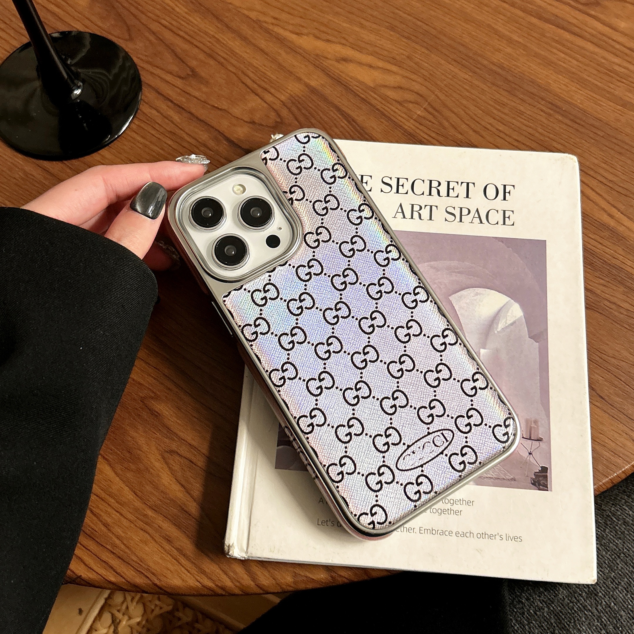 欧美轻奢潮牌适用苹果iPhone16promax/15pro手机壳防摔哑光面滴胶