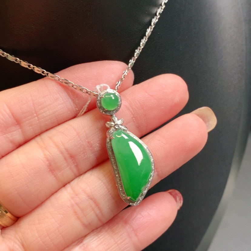 【闪购商品】翡翠吊坠(赠链)18K金镶嵌