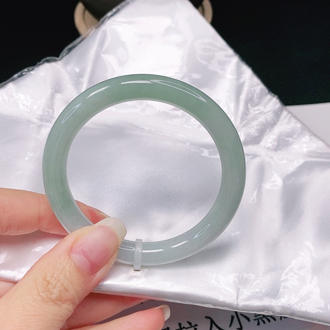 【闪购商品】翡翠手镯未镶嵌圆52