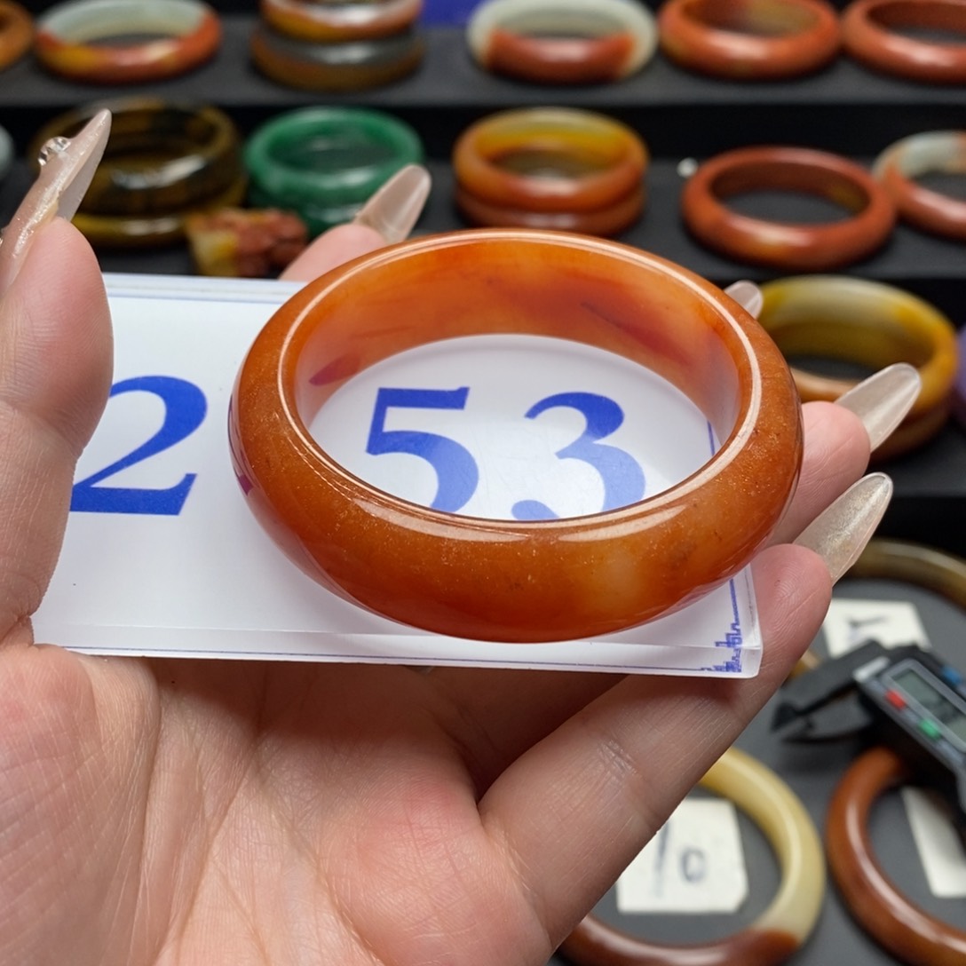 石英质玉（黄龙玉）手镯微瑕未镶嵌