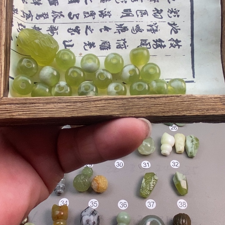 清***碎蛇纹石玉未镶嵌文玩百搭配饰