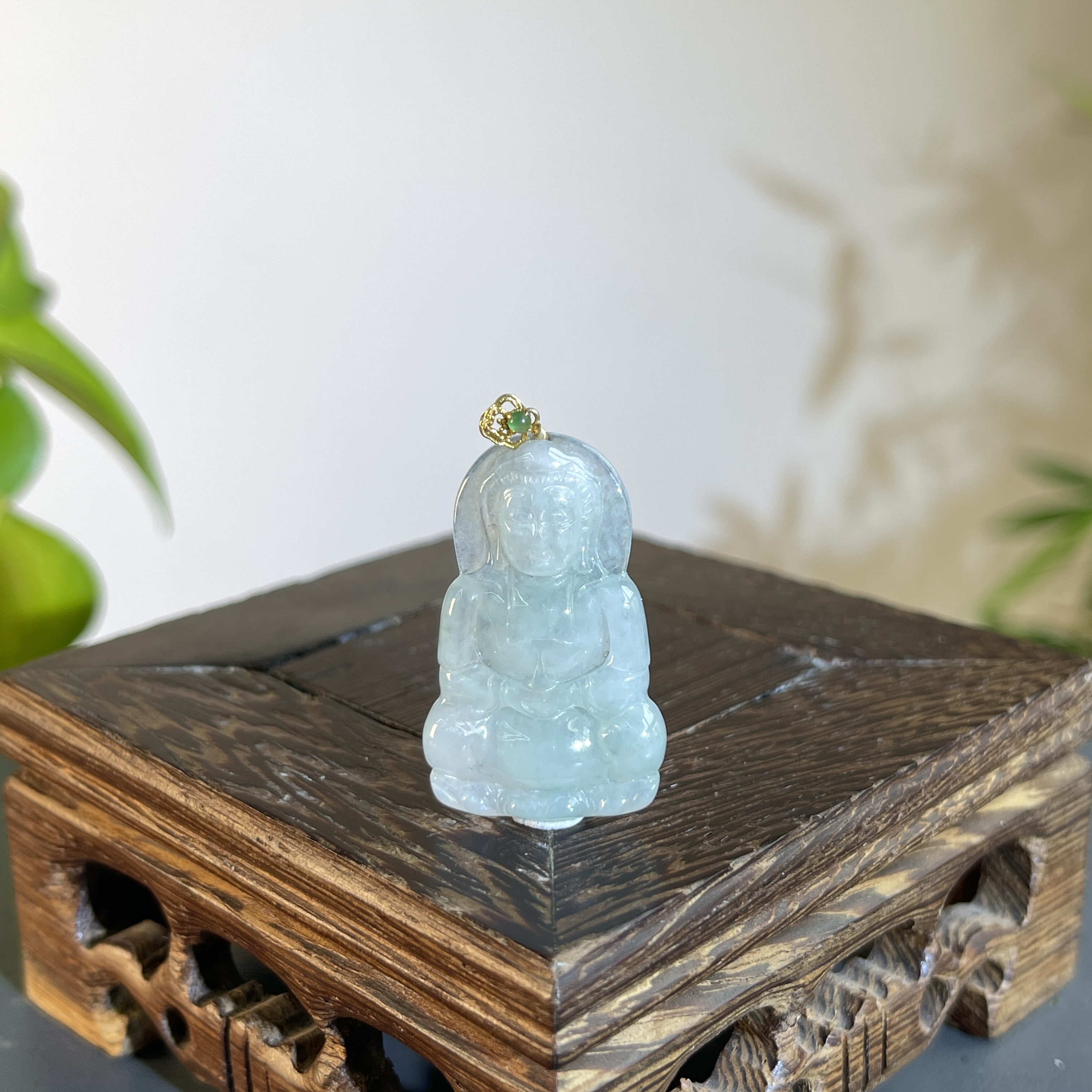 JCW23-04 天然翡翠缅甸A货 18K金扣正装观音