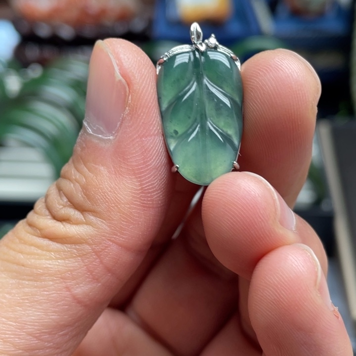 翡翠合金颈饰蓝水翡翠金枝玉叶吊坠