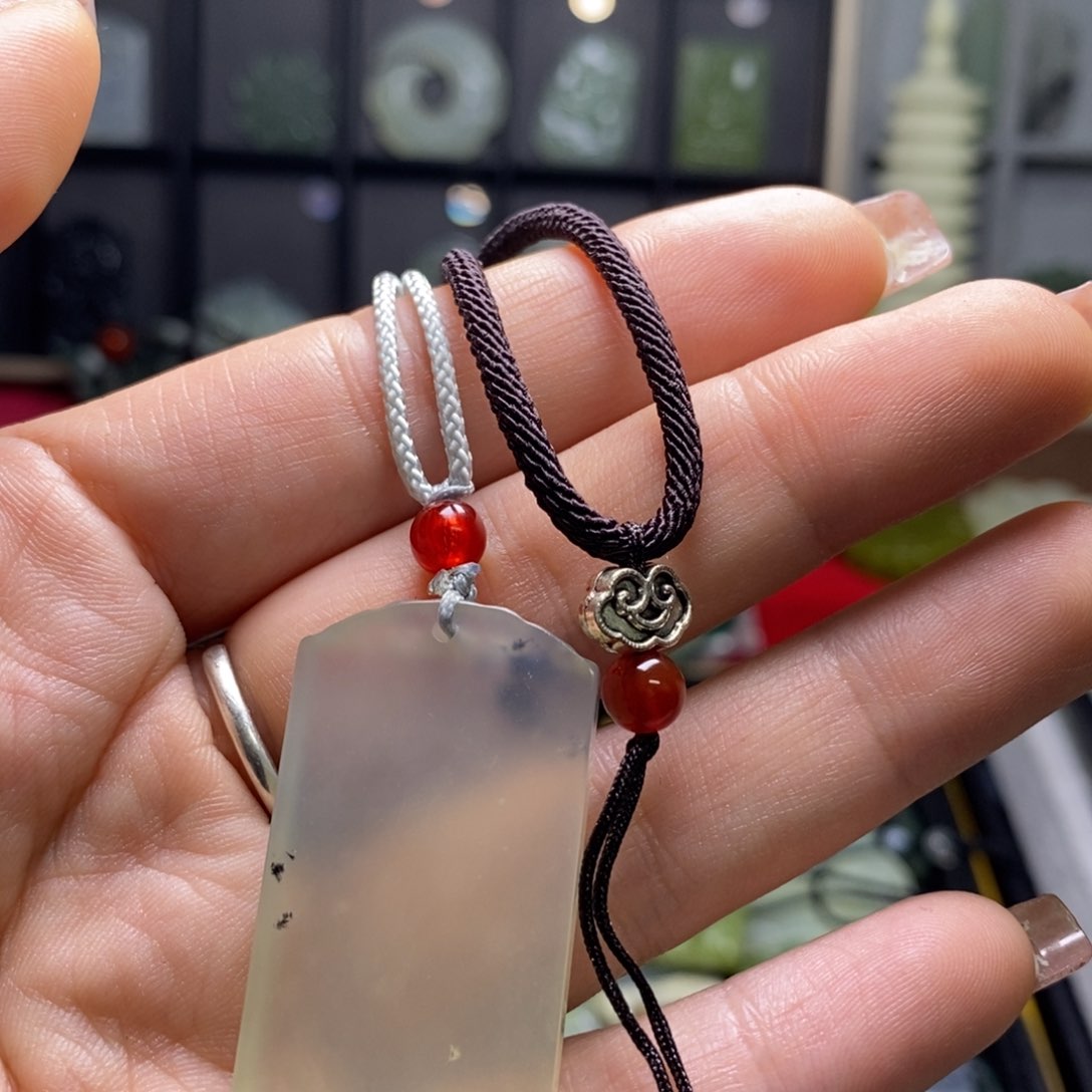 蛇纹石玉颈饰未镶嵌