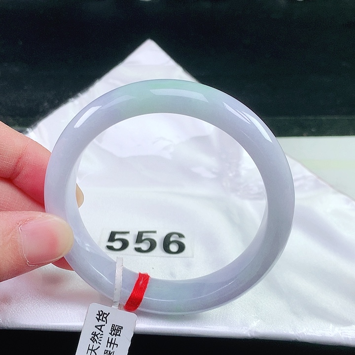 未镶嵌手镯翡翠556