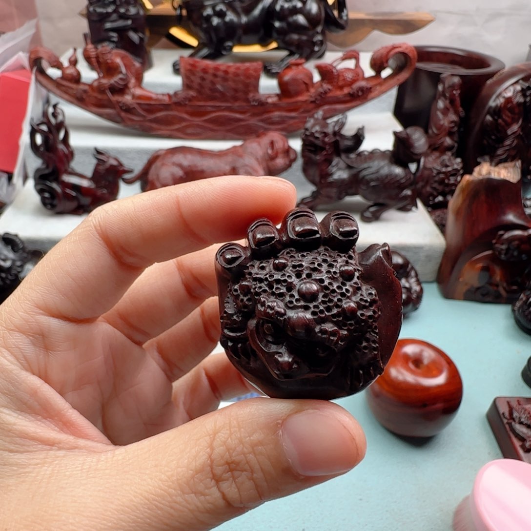 小叶紫檀把件鳜***峰掌中宝