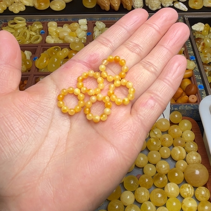 蜜蜡未镶嵌珠宝奇石俏色小米珠跑环随机发一个