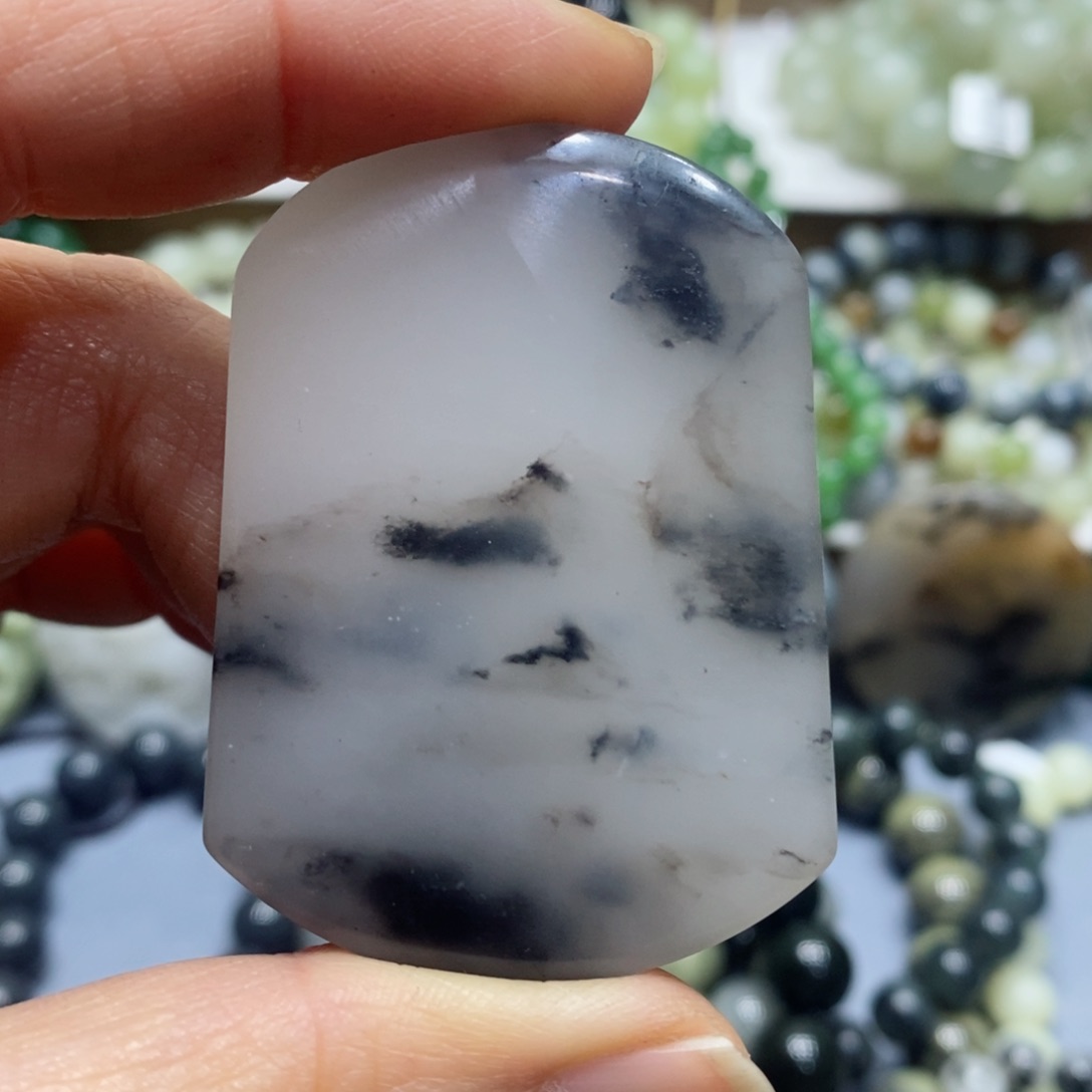 石英质玉颈饰合金