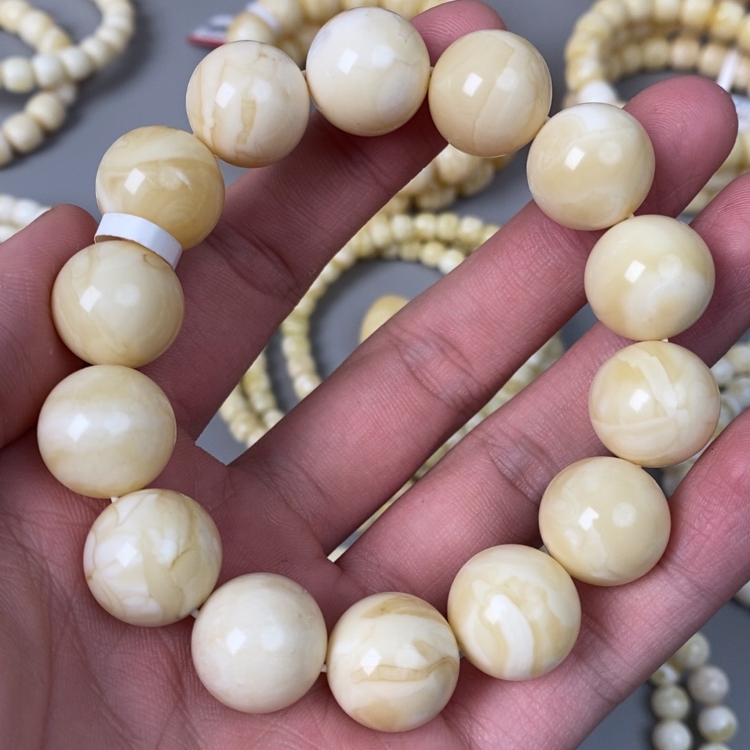 琥珀珠宝奇石未镶嵌白**衫