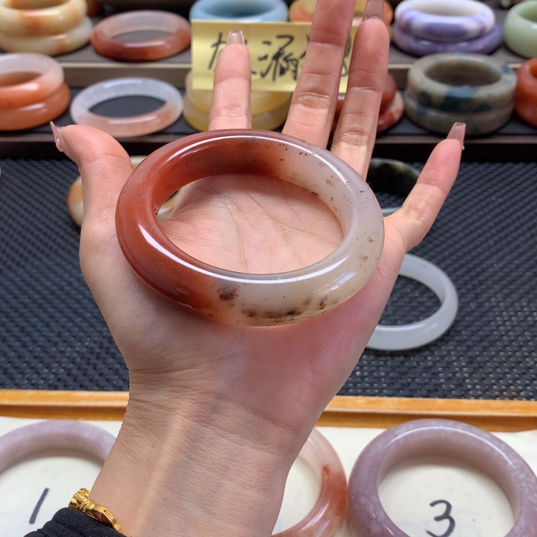 石英质玉手镯未镶嵌