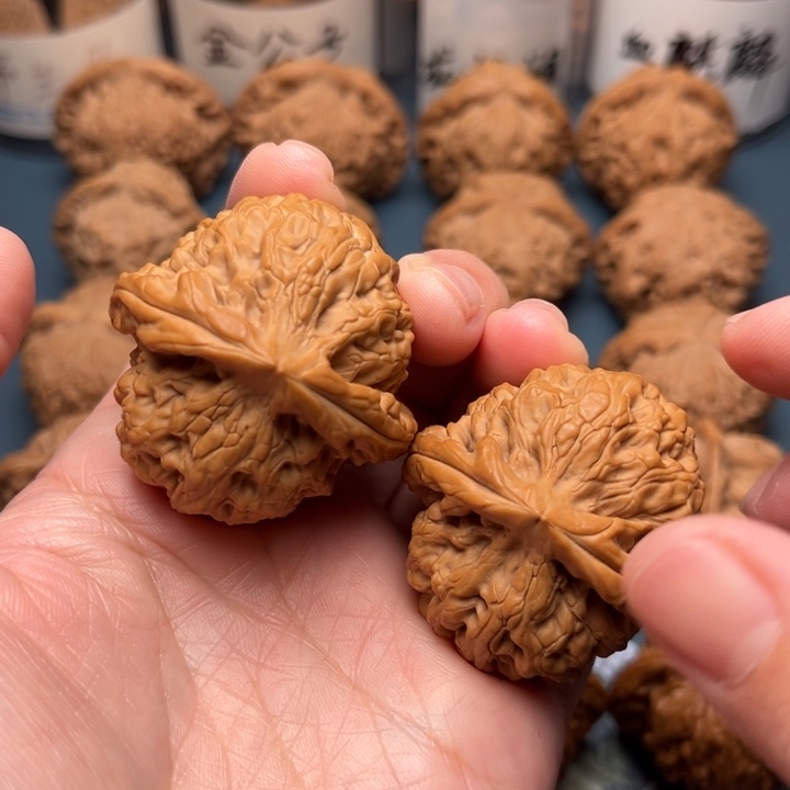 文玩核桃吊坠42全品红锦鲤练手对