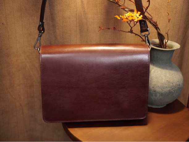 CW106-SL系列全植鞣单肩斜挎包