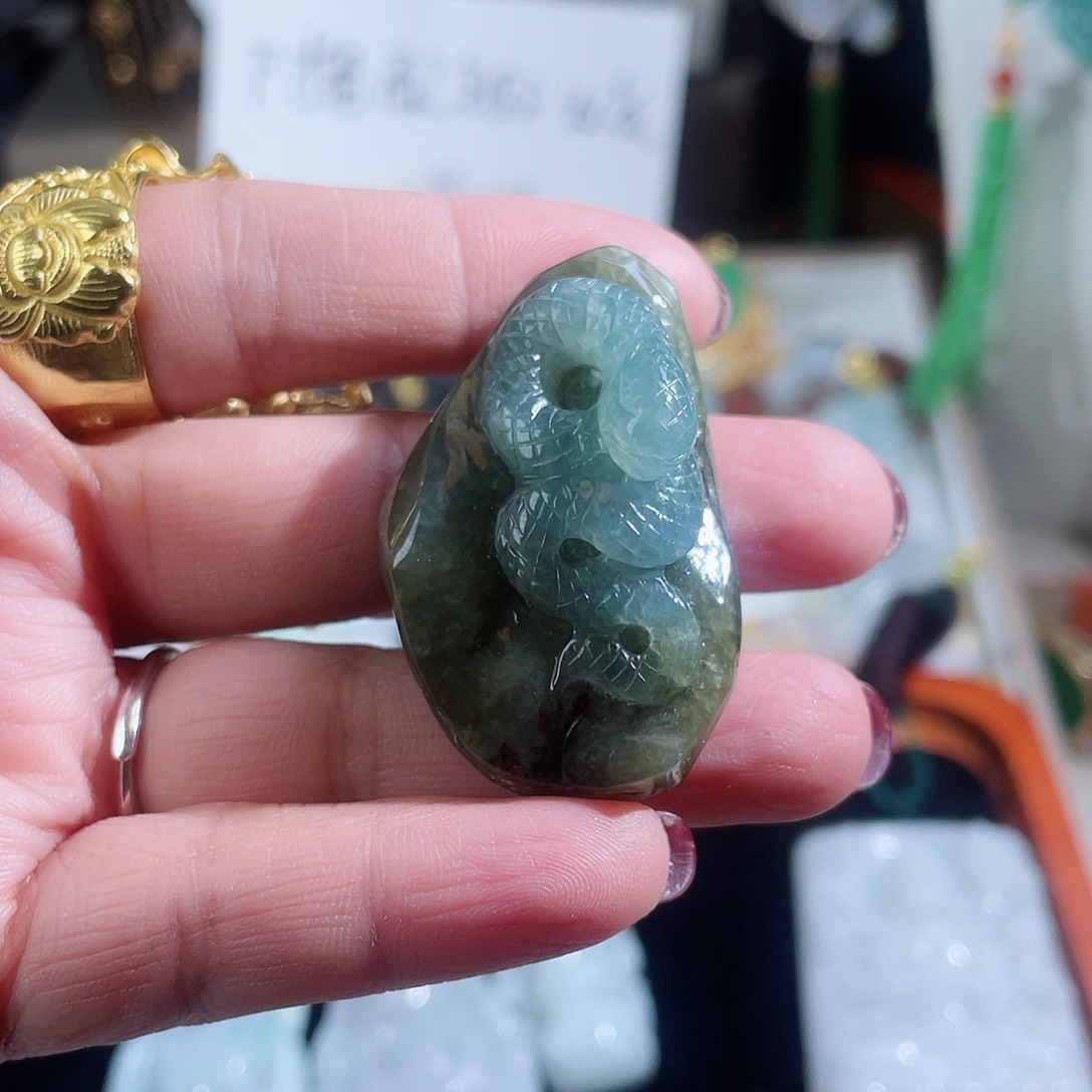 翡翠颈饰未镶嵌翡翠蛇