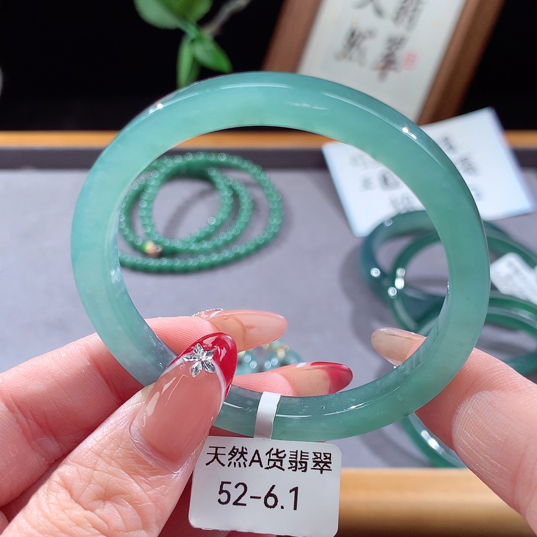 翡翠手镯（圆镯）未镶嵌