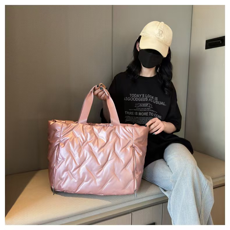 韩式干湿分离波点斜跨旅行包时尚大号单肩款小众运动风单肩旅行包