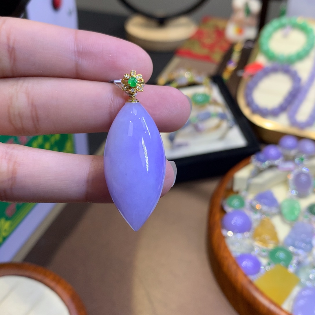 翡翠18K金镶嵌颈饰翡翠