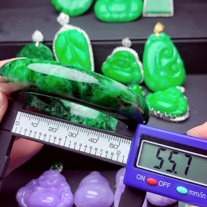 翡翠未镶嵌手镯A货