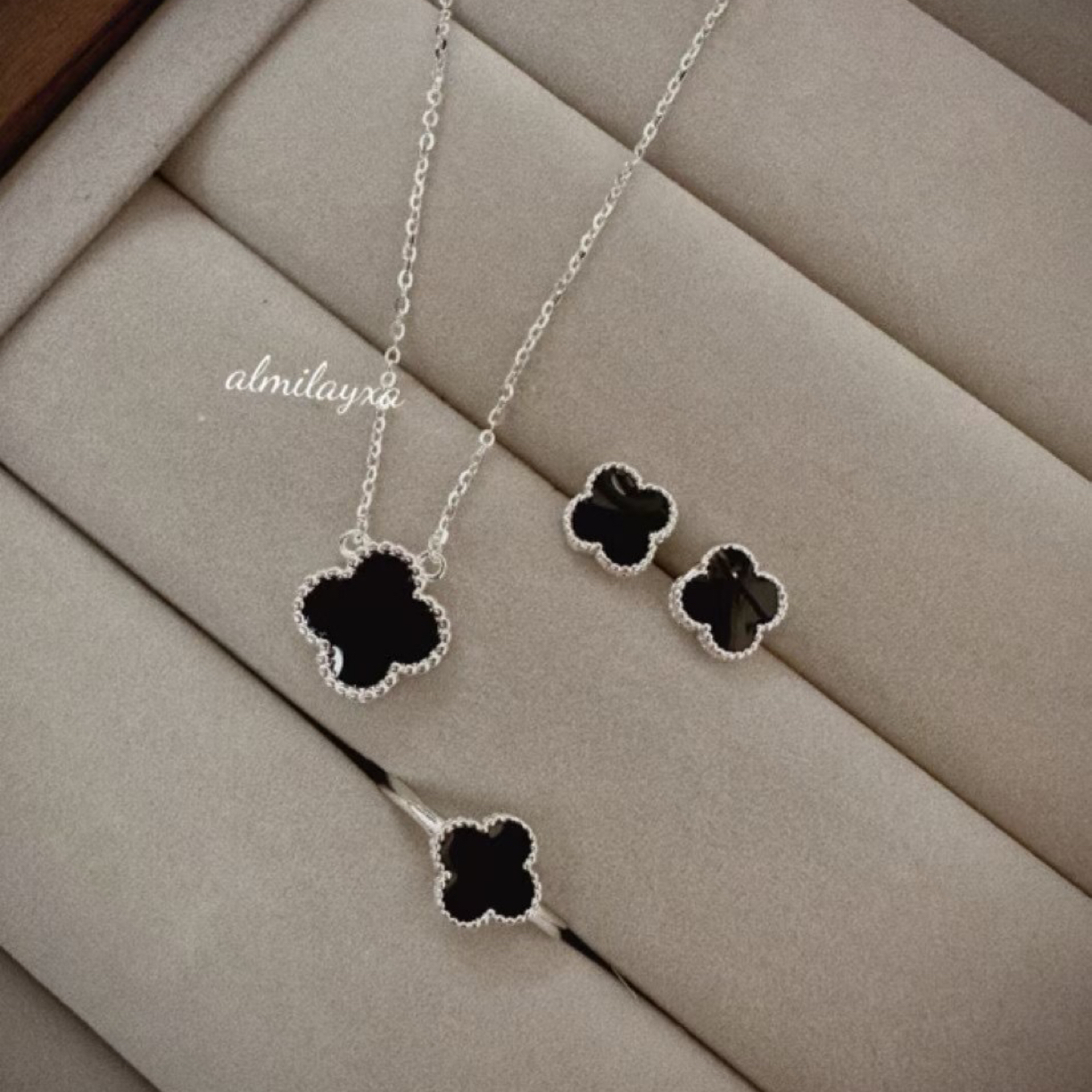 足银耳饰 纯银黑色 白色四叶草三件套