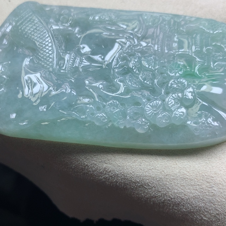 翡翠手镯未镶嵌吊坠