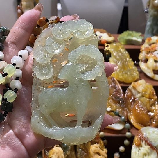 蛇纹石玉未镶嵌颈饰