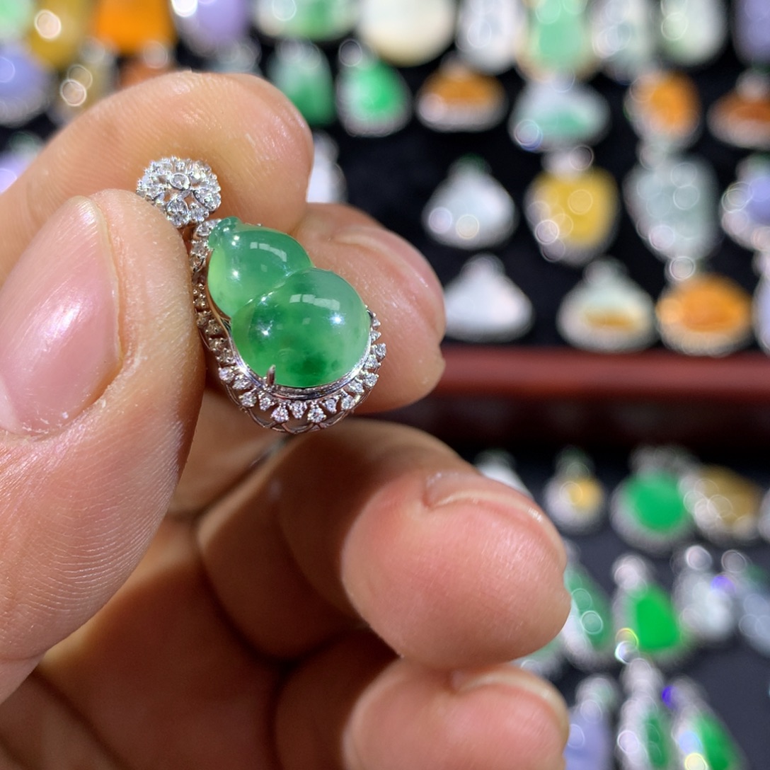 翡翠18K金镶嵌颈饰