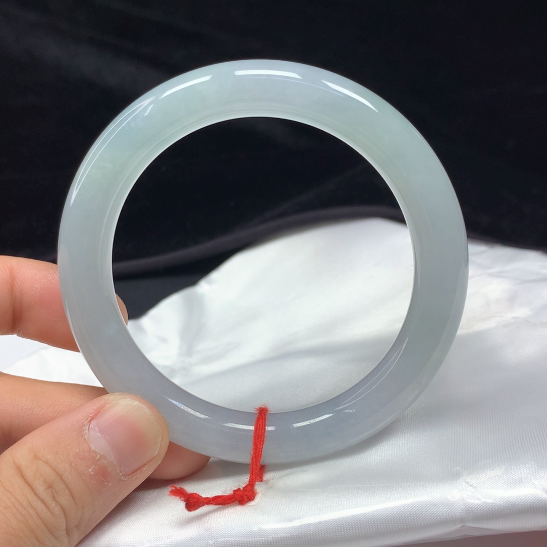 翡翠未镶嵌手镯（圆镯）57.1