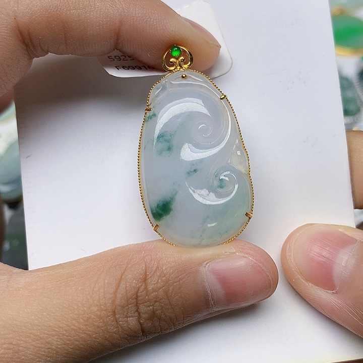 颈饰18K金镶嵌翡翠天然翡翠