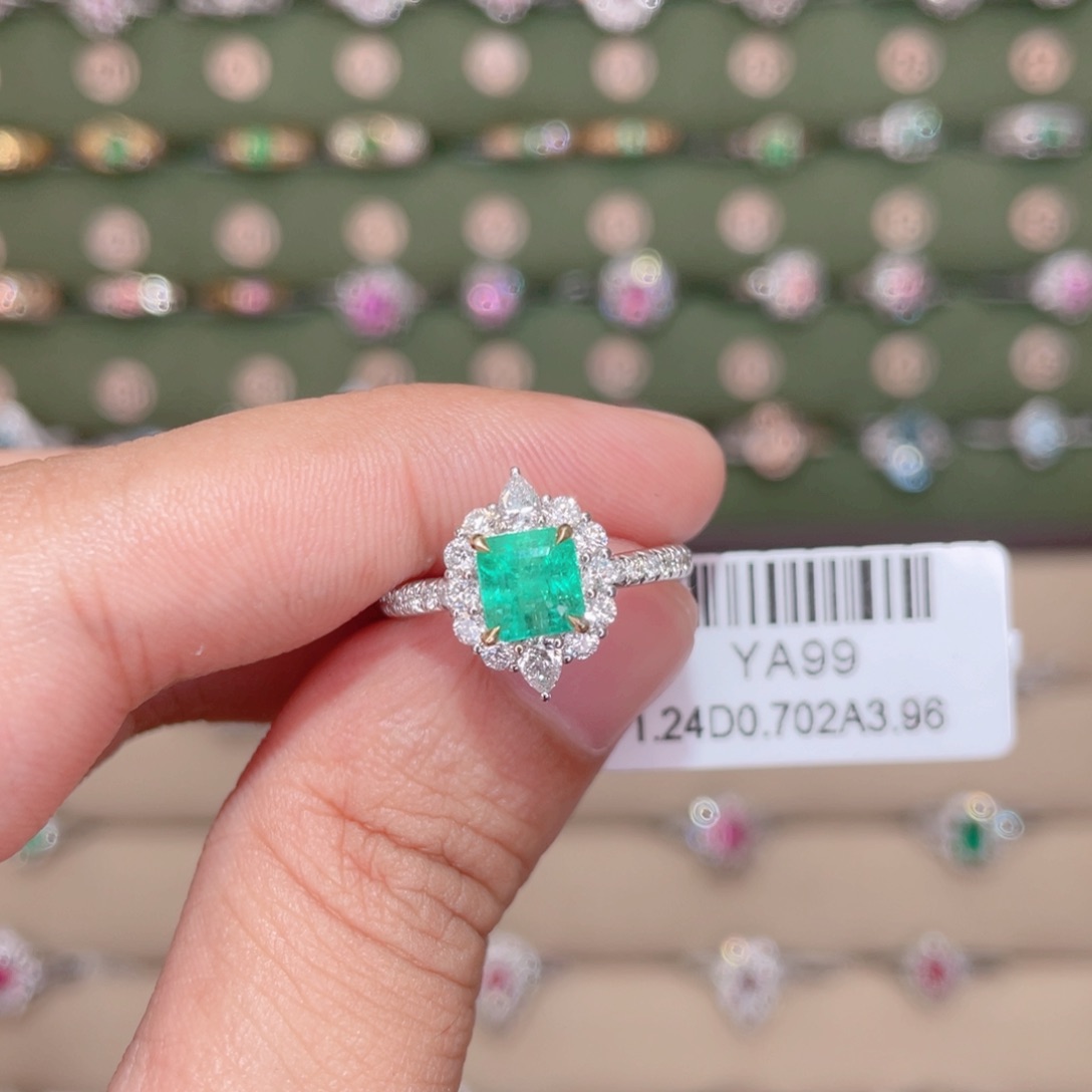 祖母绿戒指18K金镶嵌1.24ct 哥伦比亚