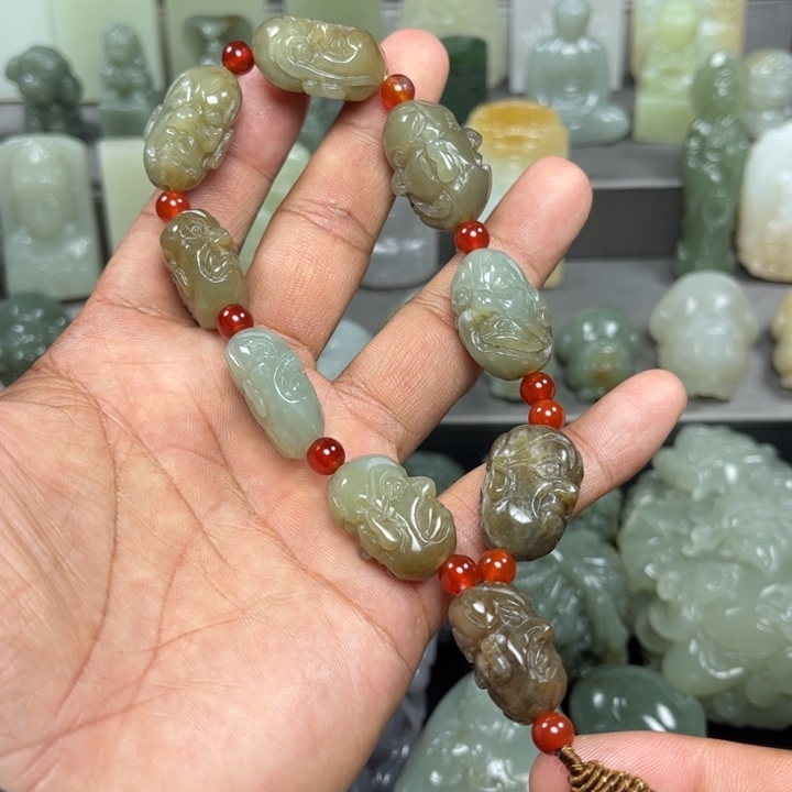 和田玉挂件未镶嵌旅**者