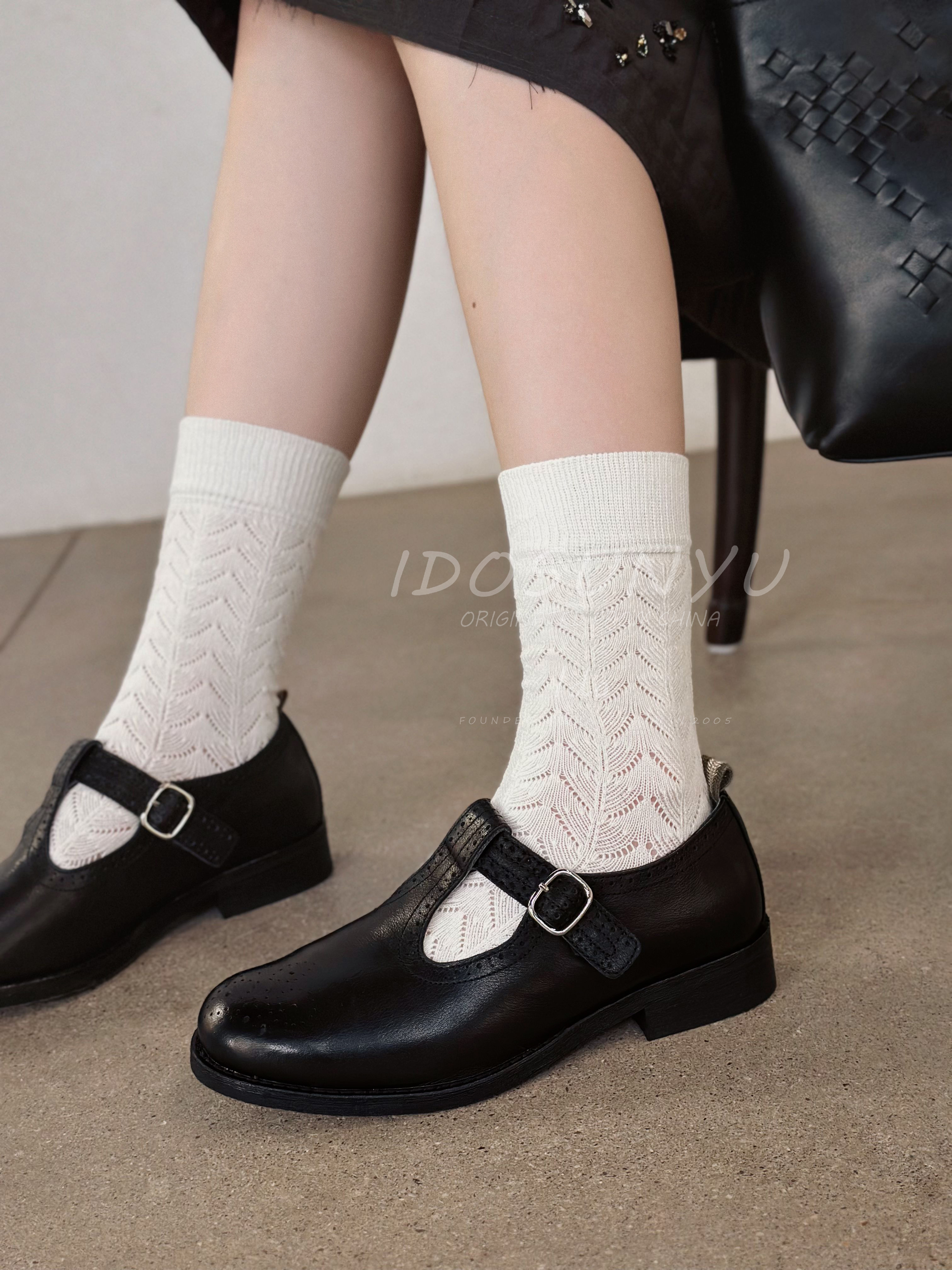 真皮雕花英伦风黑色圆头复古单鞋女816-361