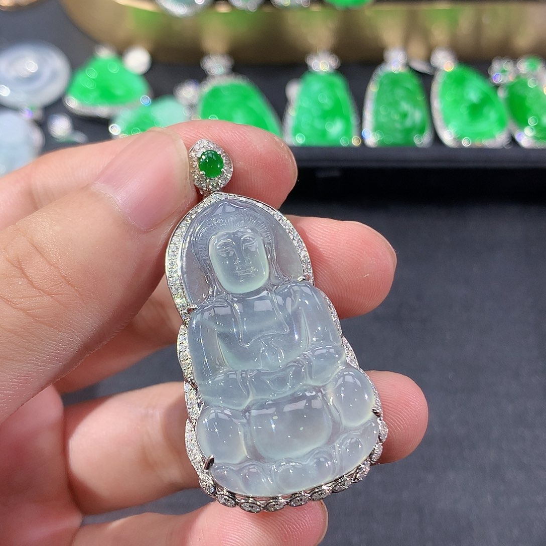 翡翠18K金镶嵌颈饰