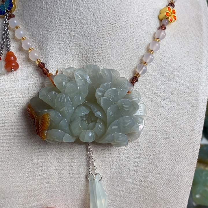 蛇纹石玉颈饰未镶嵌