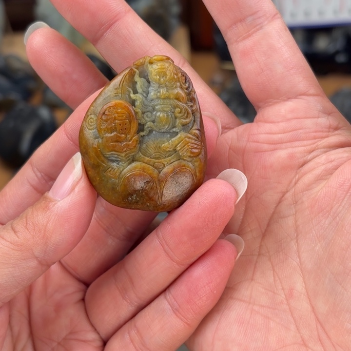 阿***猫和田玉未镶嵌颈饰