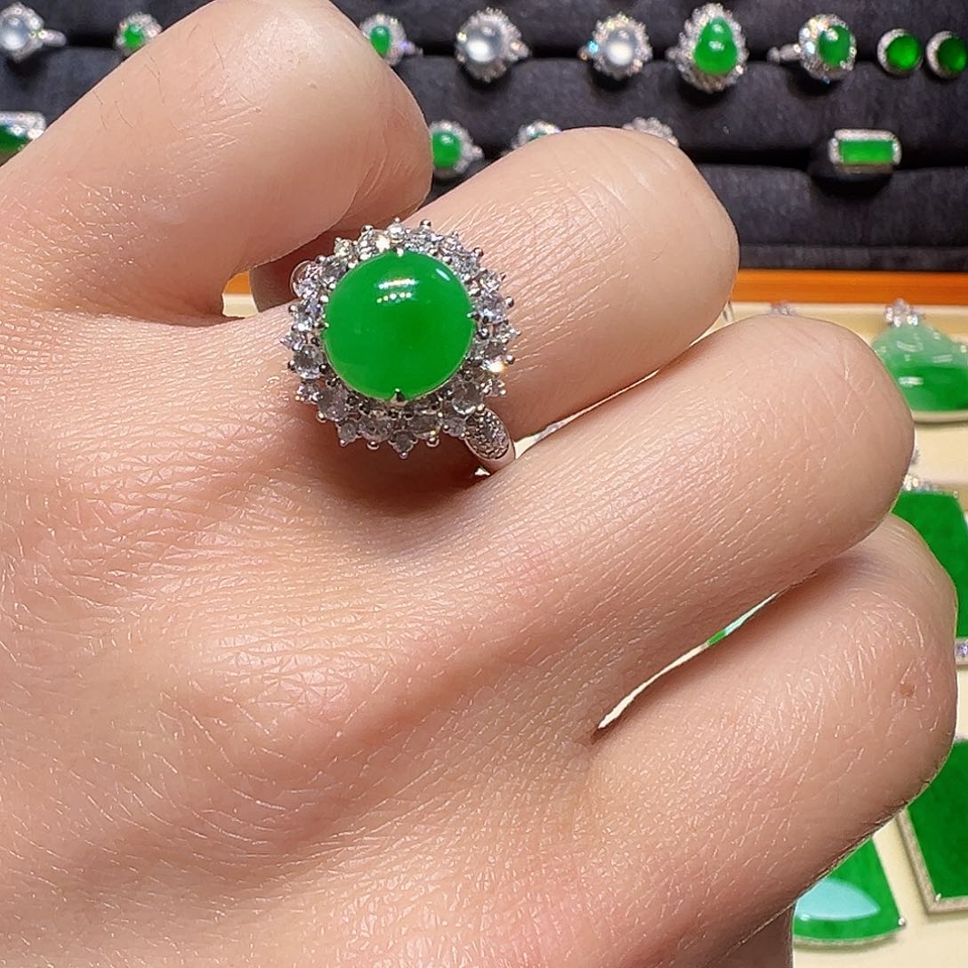 翡翠戒指18K金镶嵌戒指