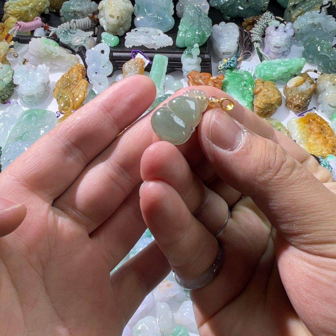 翡翠颈饰未镶嵌天然