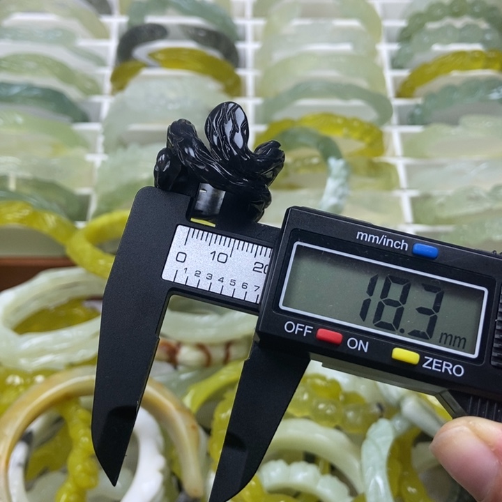 蛇纹石玉未镶嵌戒指