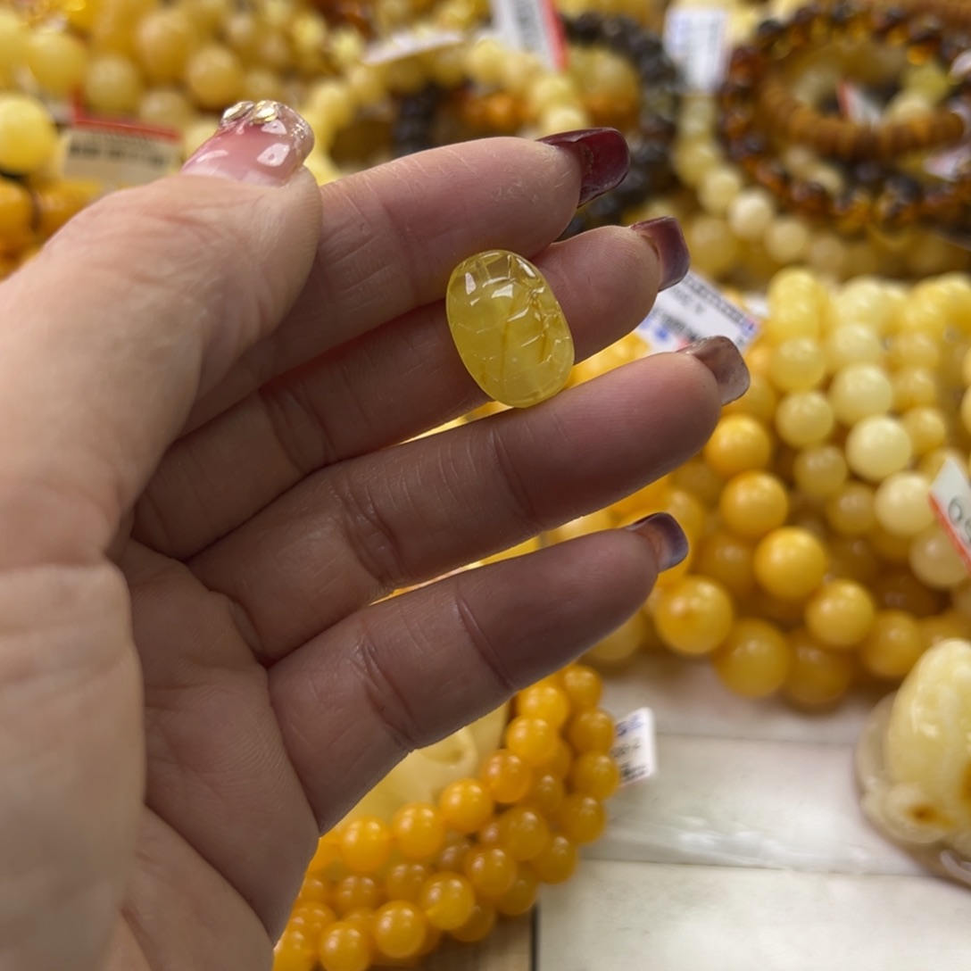 琥珀珠宝奇石未镶嵌